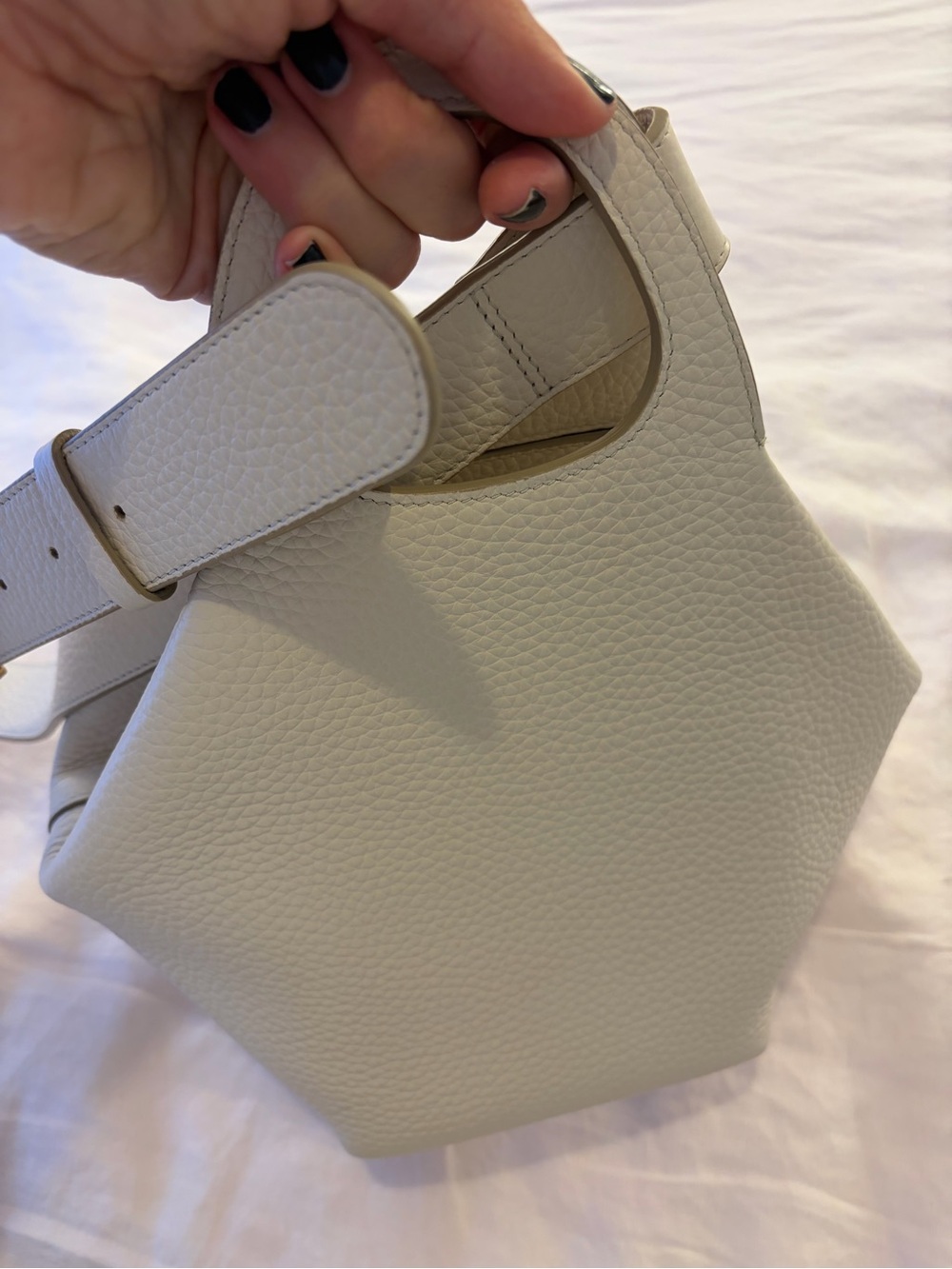 Cuyana Paloma Bag in Ecru - Picture 5 of 15